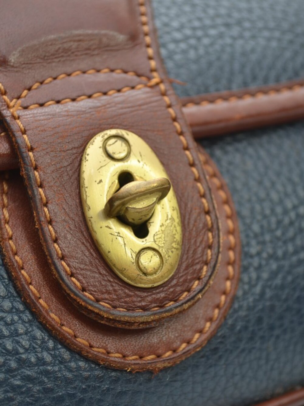 Coach Vintage Sheridan Leather Crossbody bag - Picture 5 of 11